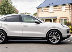 Białe, Porsche Cayenne E, Coupe