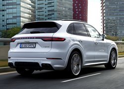 Porsche Cayenne E-Hybrid, Wieżowce