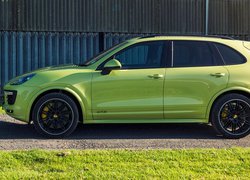 Porsche Cayenne GTS bokiem