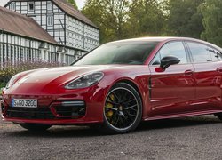 Porsche Panamera bokiem