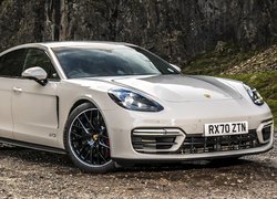 Porsche Panamera GTS, 2020, Przód