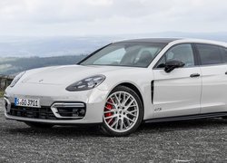 Porsche Panamera GTS Sport Turismo