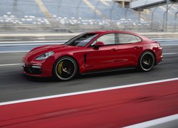 Porsche Panamera GTS