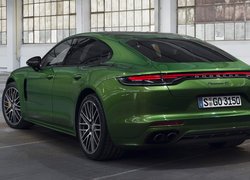 Porsche Panamera Sport tyłem