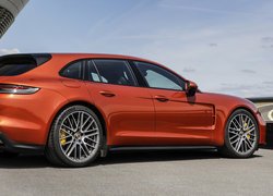 Porsche Panamera Turbo S, Bok