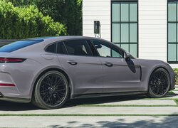 Porsche Panamera Turbo S tył i bok