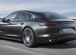 Porsche Panamera Turbo z 2016 roku