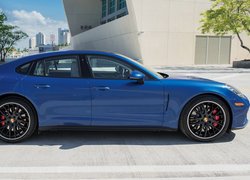 Porsche Panamera Turbo, Bok