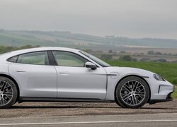 Porsche Taycan bokiem