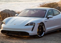 Porsche Taycan Turbo S, 2020