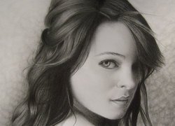 Portret kobiety narysowany ołówkiem