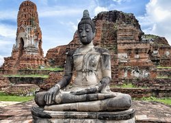 Posąg w świątyni buddyjskiej Wat Mahathat w Ayutthaya