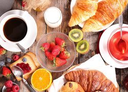Śniadanie, Kawa, Rogaliki, Croissanty, Truskawki, Owoce