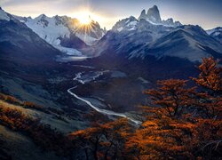 Argentyna, Patagonia, Góry, Andy, Rzeka, Promienie słońca, Jesień, Drzewa