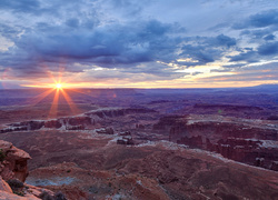 Stany Zjednoczone, Stan Utah, Park Narodowy Canyonlands, Kanion, Promienie słońca