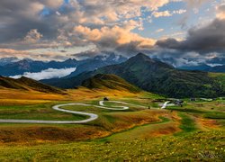 Przełęcz Giau w prowincji Belluno we włoskich Dolomitach