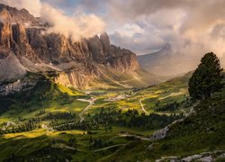 Góry, Dolomity, Skały, Chmury, Droga, Drzewa, Przełęcz, Passo Gardena, Włochy