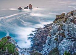 Przybrzeżne skały na cyplu Cap Sizun w Bretanii