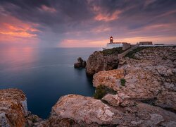 Portugalia, Sagres, Cabo de Sao Vicente, Przylądek Świętego Wincentego, Morze, Wybrzeże, Skały, Latarnia morska, Chmury