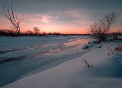 Przyprószona śniegiem rzeka Usolka