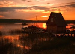 Przystań, Jezioro, Pomost, Dom, Szuwary, Zachód słońca