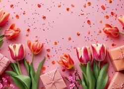 Pudełka z prezentami wśród tulipanów