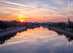 Niemcy, Regensburg, Miasto Ratyzbona, Rzeka Dunaj, Domy, Drzewa, Zachód słońca