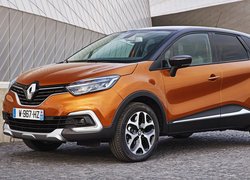 Renault Captur bokiem i przodem