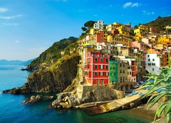 Włochy, Liguria, Riomaggiore, Domy, Skały, Morze, Wybrzeże
