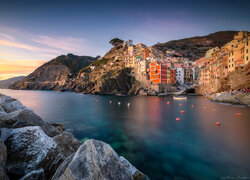 Riomaggiore, Cinque Terre, Włochy, Domy, Góry