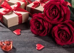 Róże i prezenty na Walentynki