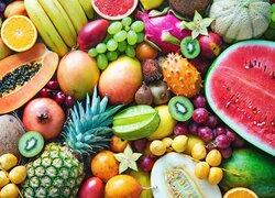 Różne rodzaje kolorowych owoców