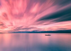 Różowe niebo nad Jeziorem Genewskim