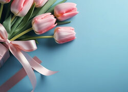 Różowe tulipany ze wstążką na niebieskim tle
