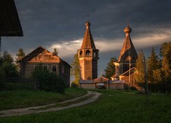 Rozświetlona cerkiew we wsi Kimzha