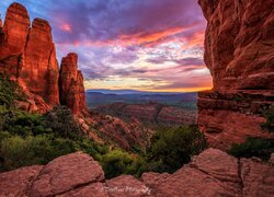 Stany Zjednoczone, Arizona, Skały, Sedona, Zachód słońca, Drzewa