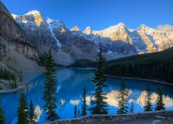 Kanada, Góry, Park Narodowy Banff, Jezioro Moraine, Drzewa, Niebo, Chmury