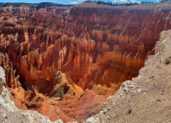 Rozświetlone skały w Cedar Breaks National Monument