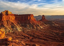 Rozświetlone skały w Parku Narodowym Canyonlands