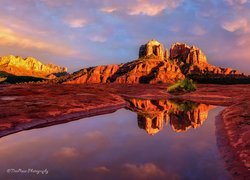 Skały, Cathedral Rock, Kałuża, Sedona, Arizona, Stany Zjednoczone