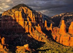 Góry, Szczyty, Skały, Chmury, Sedona, Arizona, Stany Zjednoczone