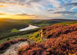 Park Narodowy Peak District, Skały, Bamford Edge, Wrzosowisko, Zachód słońca, Wzgórza, Jezioro, Ladybower Reservoir, Anglia