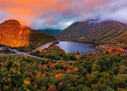 Jesień, Jezioro, Echo Lake, Góry, White Mountains, Lasy, Drzewa, Droga, Stan New Hampshire, Stany Zjednoczone