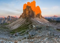 Rozświetlony masyw Tre Cime di Lavaredo