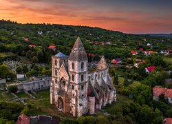 Ruiny kościoła klasztornego Premontre w Zsambek na Węgrzech