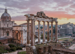 Ruiny Świątyni Saturna na Wzgórzu Kapitolińskim w Rzymie