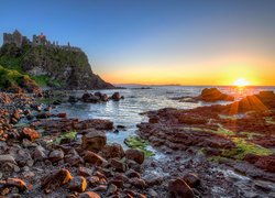 Wybrzeże, Skały, Kamienie, Morze, Wschód słońca, Zamek, Dunluce Castle, Ruiny, Irlandia Północna