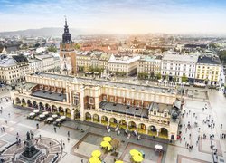 Kraków, Rynek Główny, Bazylika Mariacka, Sukiennice, Miasto, Chmury, Zachód słońca, Polska