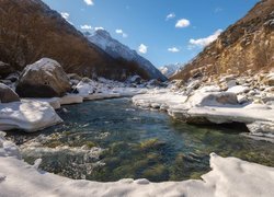 Rzeka Cherek w rosyjskich górach Pasmo Skaliste