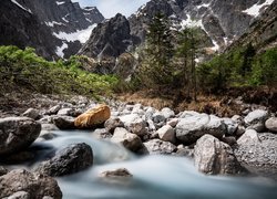 Góry, Alpy Salzburskie, Śnieg, Drzewa, Kamienie, Rzeka Eisbach, Gmina Berchtesgaden, Niemcy